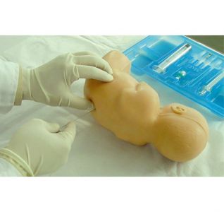 How does the model provide targeted training for the difficulties of lumbar puncture in infants